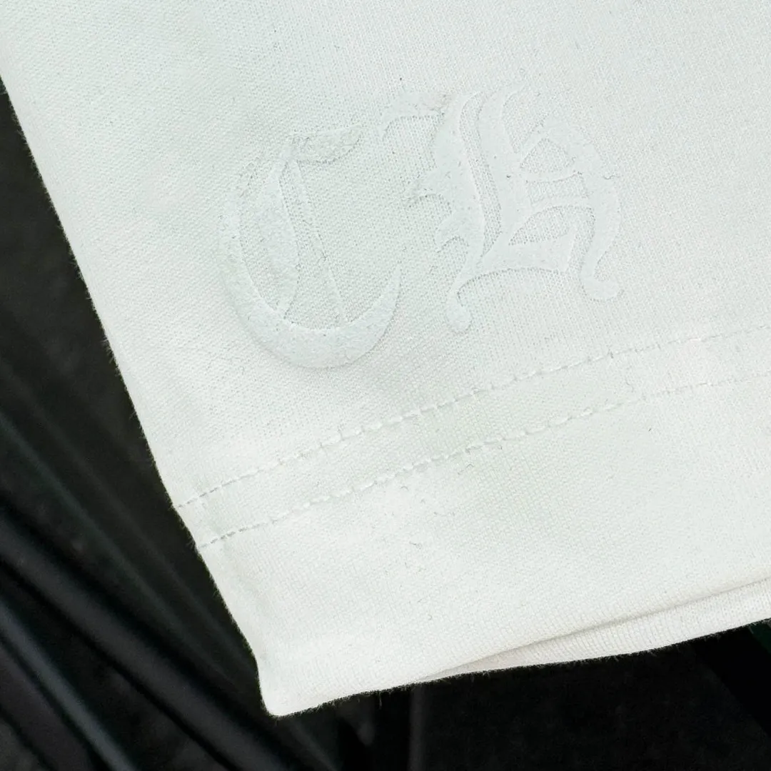 P170 Chrome Hearts Chrome Hearts 25 high version. The fabric is made of 300 grams of high-density pure cotton. It does not deform or shrink. It has three complete labels. It is the same style for men and women. Technology: thick silicone printing. Color: three colors. SIZE: S-XL.